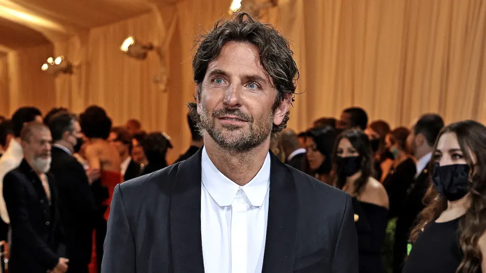 is bradley cooper married