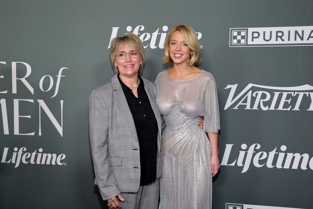 Sydney Sweeney silver dress