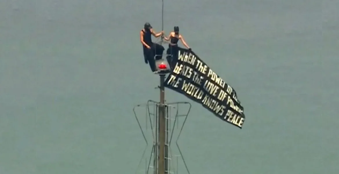 who climbed the empire state building